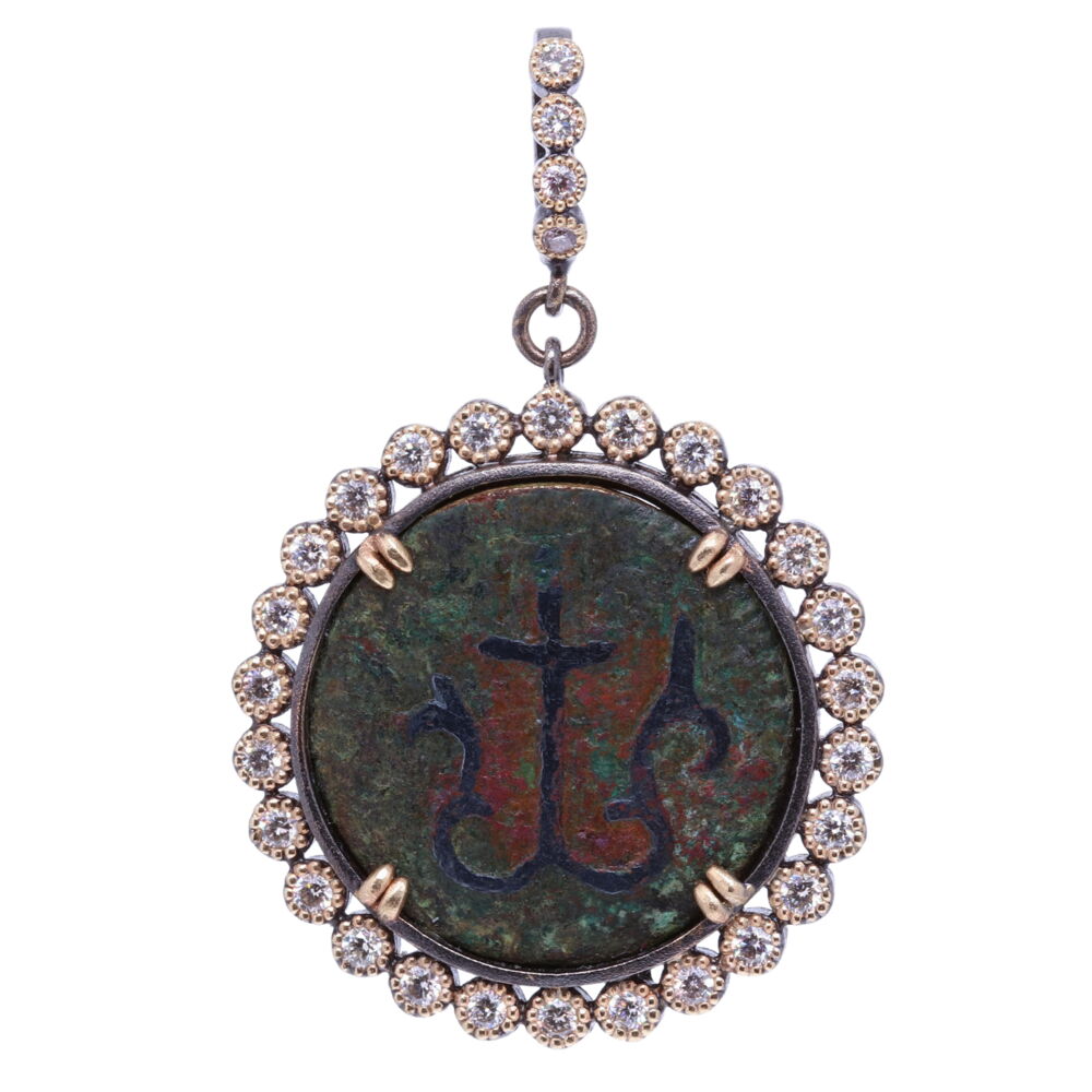 This ancient medal has a Mariner's Cross depicted on the front. The cross is defined by resembling an anchor and signifying a 'Fresh Start' or 'Hope'. A Mariner's cross is also referred to as a St. Clement of Rome Cross. This medal has been set in a 14k Yellow Gold 4.15g, Rhodium Sterling Silver, and Diamond 0.93 tcw bezel. The bale has a 4mm opening. Ancient Mariner's Cross Medal Pendant