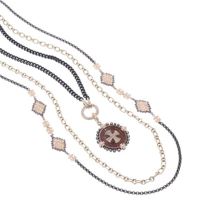 Image 2 for Classic Diamond Ring Display Chain with Open-able Ring