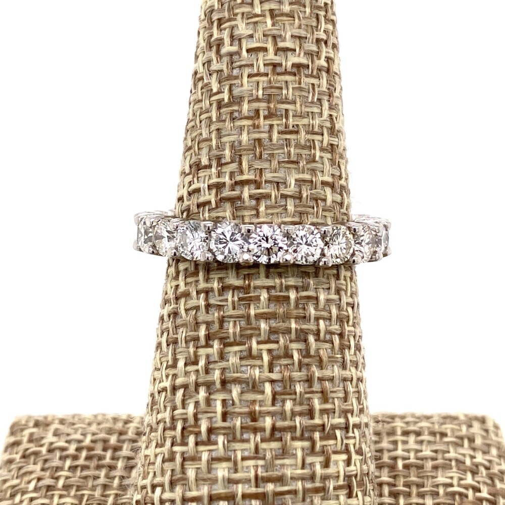 <div style="position: initial; margin: initial;">21 round brilliant diamonds are matched to make 3.07tcw, a known total weight.</div><a href="https://youtu.be/SfrkLEnZatg" title="https://youtu.be/SfrkLEnZatg" style="text-decoration: none; position: initial; margin: initial;">https://youtu.be/SfrkLEnZatg</a> Platinum 3.07tcw Round Brilliant Diamond Eternity Band Ring 5.2g, s6.75+