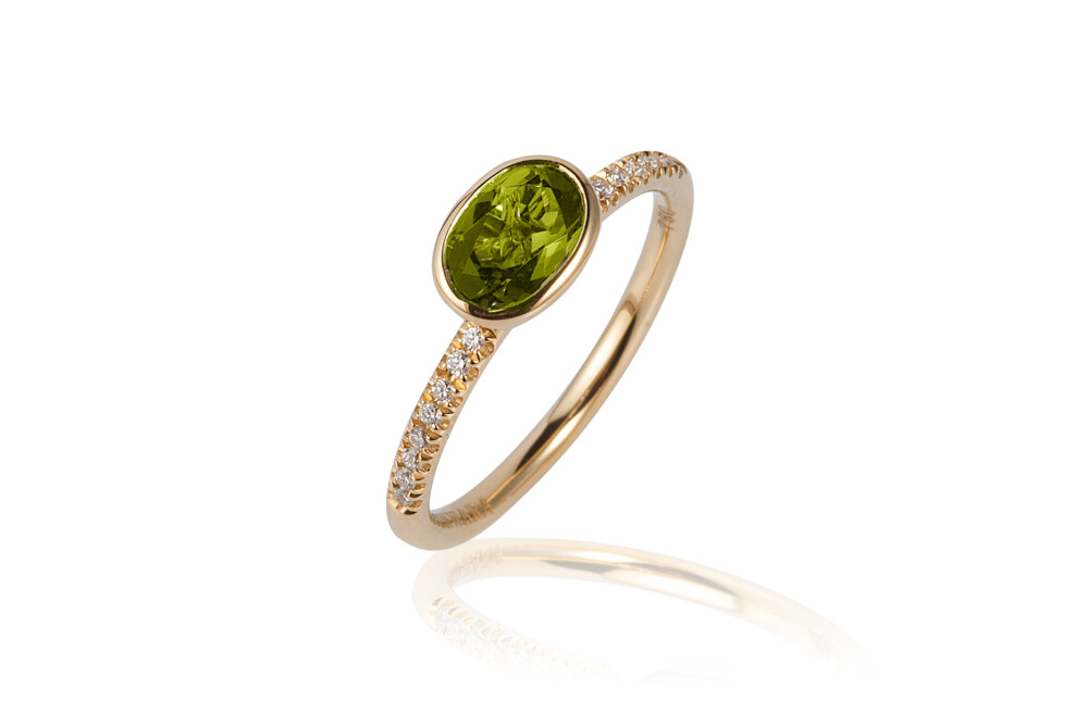 This absolutely beautiful 18K yellow gold ring brought to you by Goshwara and designer Sweta Jain brings genuine elegance. It features 7x5mm faceted, oval-shaped peridot (0.87 carats) and 0.08 carat diamonds. Gossip Peridot Ring