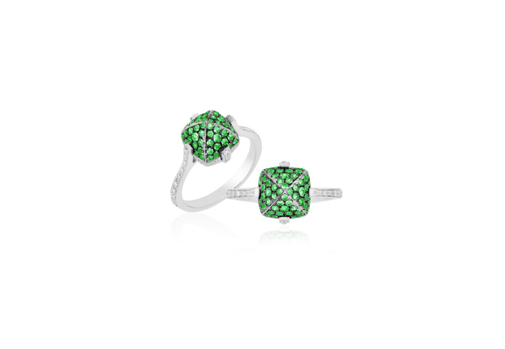 This breathtakingly gorgeous 18K white gold ring brought to you by Goshwara and designer Sweta Jain brings style and sophistication. It features 0.42 carat tsavourite and 0.19 carat diamonds. Sugarloaf Pave Tsavorite Ring