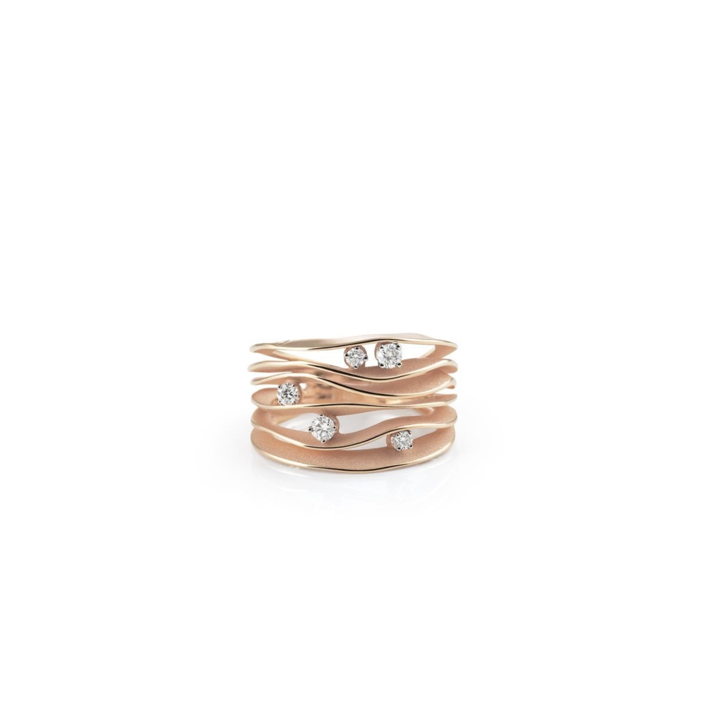 This absolutely beautiful ring brought to you by Annamaria Cammilli brings unmatched modern elegance. Part of the Dune collection, it features five diamonds and a truly unique pink 18 carat gold. Dune Ring 5 (Pink Gold)