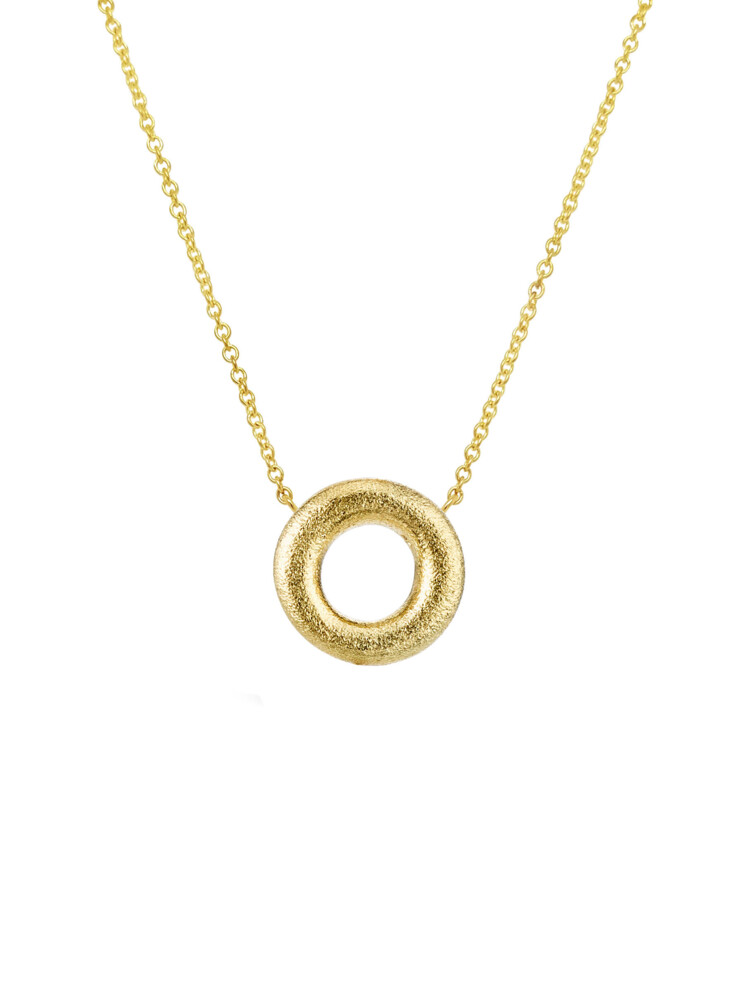 This absolutely stunning 18K yellow gold pendant brought to you by Aaron Henry Designs brings true elegance. It features an exquisite embrace donut design and chain. Embrace Donut Pendant With Chain