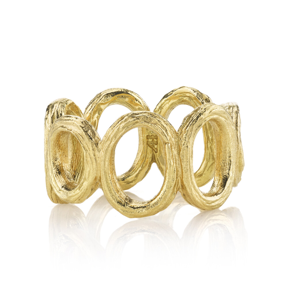 This awe-inspiring 19K yellow gold ring brought to you by Aaron Henry Designs brings unrivaled elegance. It features a bold wide open link arbor band. Wide Open Link Ring