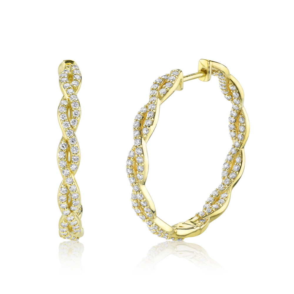 SLOANE STREET MEDIUM PAVE DIAMOND BRAIDED 25MM HOOPS IN 18K YELLOW GOLD FEATURE A BEAUTIFUL PAVE OF 172 WHITE DIAMONDS 0.86TCW GLISTENING THROUGHOUT THE ENTIRE PIECE. THESE HOOPS ARE JUST THE RIGHT SIZE TO EFFORTLESSLY TRANSITION FROM DAY TO NIGHT AND ARE SURE TO BECOME YOUR NEW FAVORITE EVERYDAY WEAR. Pave Diamond Braided Medium Hoop Earrungs