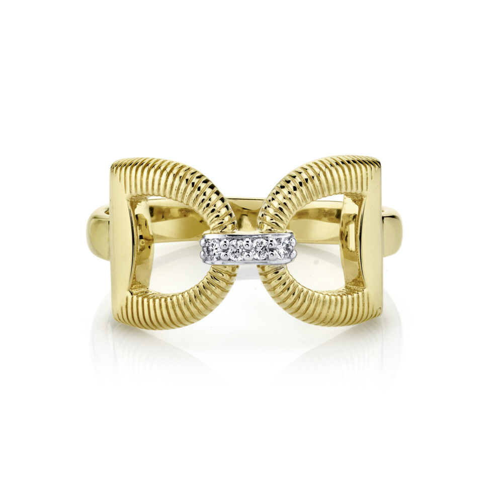 THIS SLOANE STREET EQUESTRIAN COLLECTION HORSE BIT 18K YELLOW GOLD RING FEATURES A BRILLIANT PAVE DIAMOND LINK STATION AND A COMBINATION OF SHIMMERING STRIE TEXTURE AND RICH HI-POLISH. THE CLASSIC BIT MOTIF WAS INSPIRED BY CHARLOTTE AND FRANCES’ HORSE BACKGROUND AND ELITE RIDING CAREERS AND WILL REMAIN A TIMELESS STYLE FOR YEARS TO COME. Horse Bit Ring With Diamonds