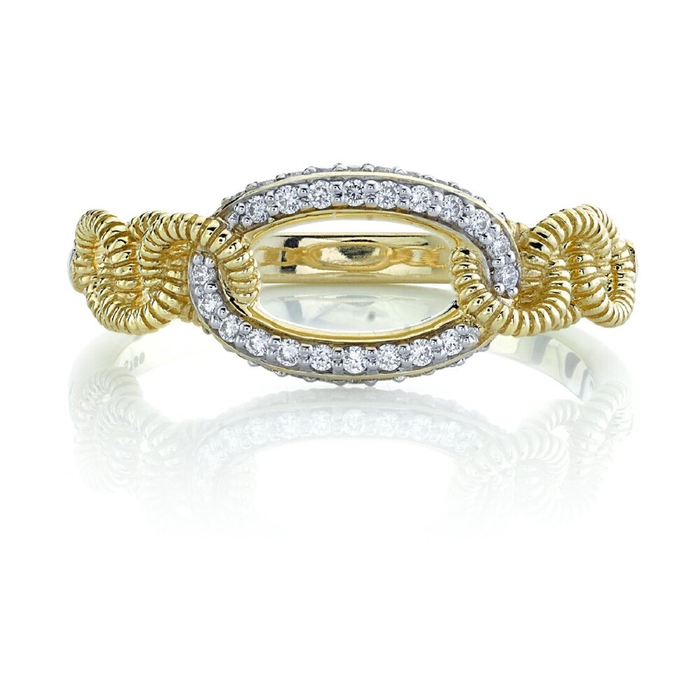 SLOANE STREET WHITE DIAMOND PAVE SINGLE OVAL LINK STACKER BAND WITH STRIE LINK DETAIL IN 18K YELLOW GOLD HUGS YOUR FINGER FOR A TAILORED YET ON-TREND LOOK THAT CAN EASILY TRANSITION FROM DAY TO NIGHT. Pave Diamond Link Ring