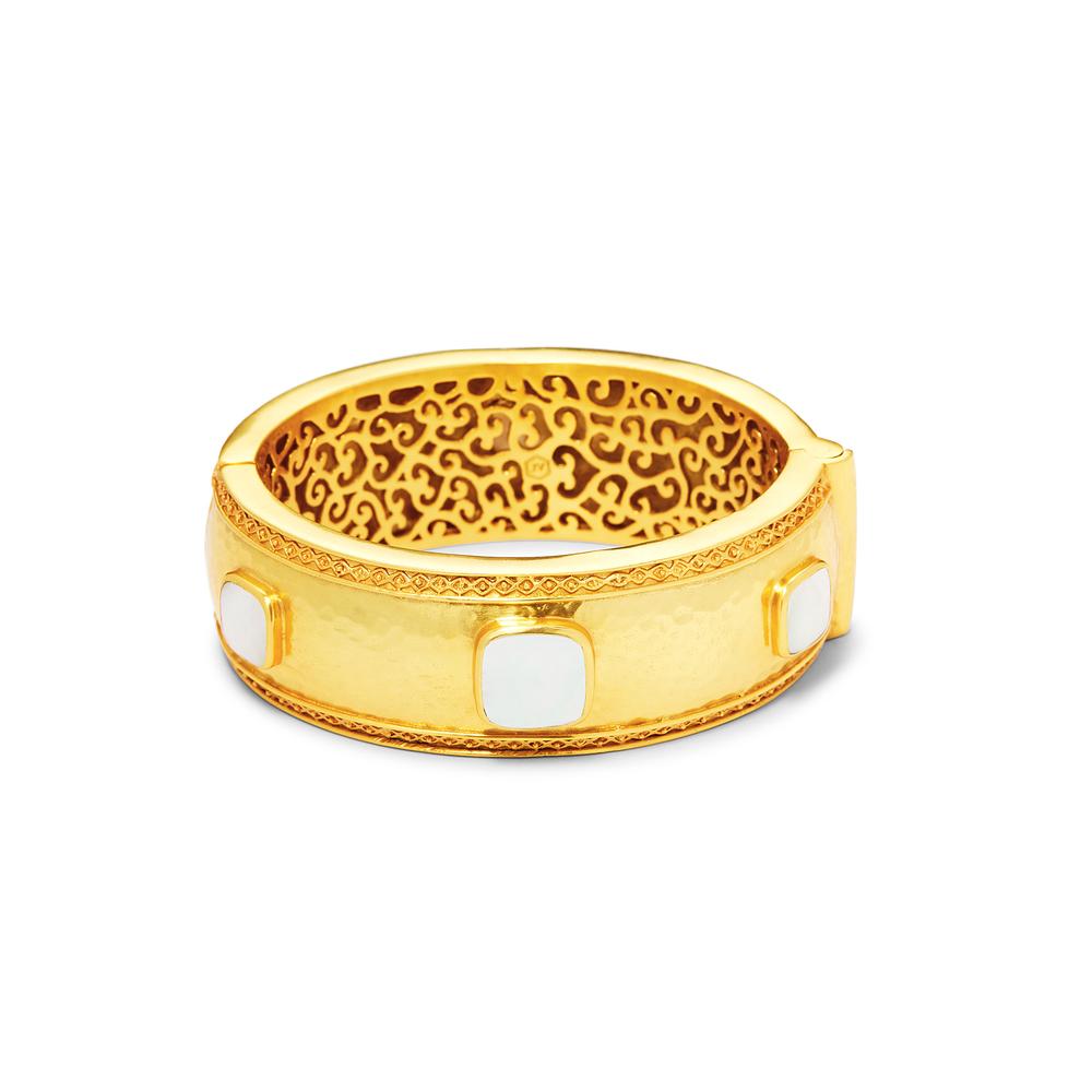 Showcasing six splendid mother of pearl gemstones set in a lightly hammered surround, finished with a bead-in-diamond border. Hinged to fit all wrists. Mother of pearl, 24K gold plate. Julie Vos hallmark.
Catalina Statement Hinge Bracelet