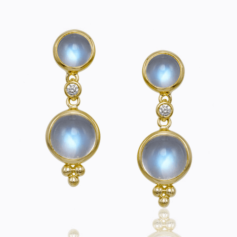 Lovely and light weight. 18K Yellow Gold Royal Blue Moonstone drop Earrings. By Temple St. Clair. Stunning hues of blues from every direction.
Royal blue moonstone (6.40cts)
Diamond total weight (0.07cts)
Length: 25.5mm/1.0", Width: 9.5mm/0.4"
Imported 18k Double Drop Royal Blue Moonstone Earrings & Diamonds