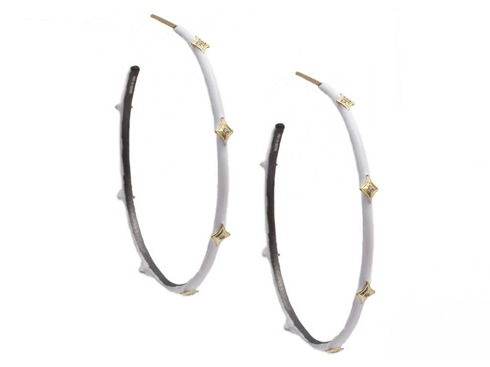 Collection: Old World
Style #: 14559
Description: Old World 18k yellow gold and blackened sterling silver 52mm white enamel hoops with crivellis and white diamonds.
Metal: .925 Sterling Silver/18k Yellow Gold 18k Yellow Gold Hoop - 14559