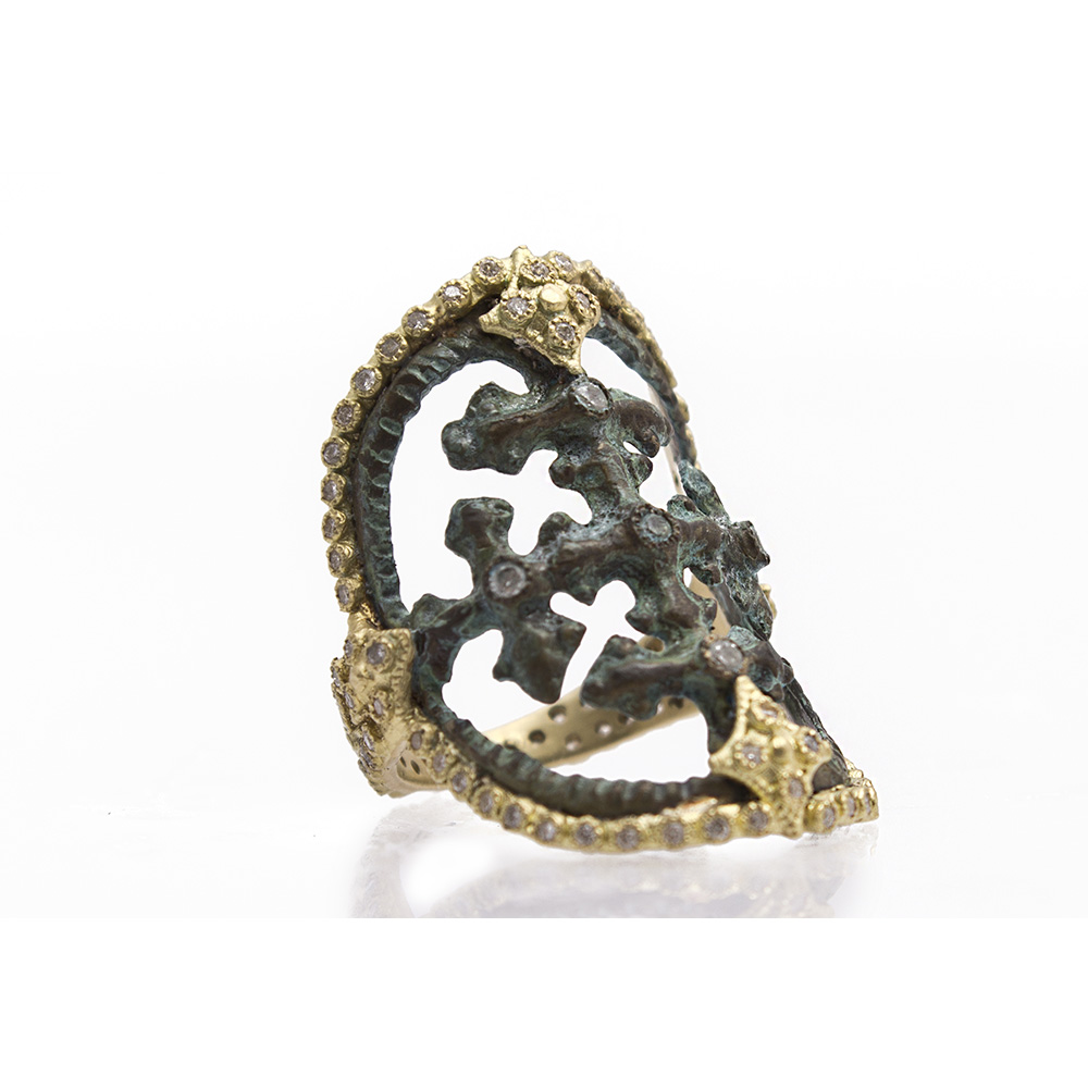 Sueno YG round cut-out artifact ring with white diamonds. Round Cut-Out Artifact Ring
