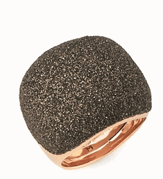 Small Pillow Polvere Di Sogni Ring. Sterling Silver with an 18K Rose Gold Vermeil. Ring contains adjustable butterfly tine along interior of the ring for easy sizing. Small Pillow Polvere Di Sogni Ring - Rose Gold & Dark Brown Dust