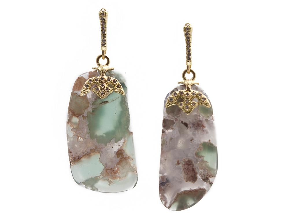 These Old World Collection earrings by Armenta feature a Aquaprase slice stone. This gorgeous stone earrings is accented with white diamonds. Pair this with the Aquaprase slice pendant for a complete set of this unique stone. Aquaprase Slice Earring