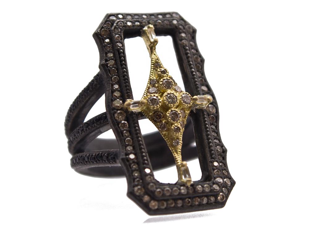 Armenta presents this Old World Collection scalloped rectangle ring: Accented with champagne diamonds, white sapphires, and black sapphires.
Champagne Diamond Ring