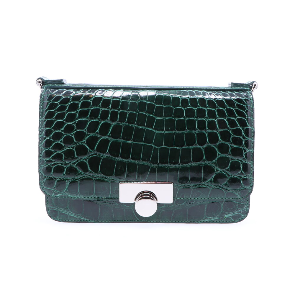 This unique and deep evergreen colored alligator purse is a true statement piece. This bold bag can either be worn as a clutch or over the shoulder bag. This bag is perfect for any occasion, whether meeting friends for lunch or a night out on the town, this purse is sure to impress. Forest Green Alligator Chain Bag