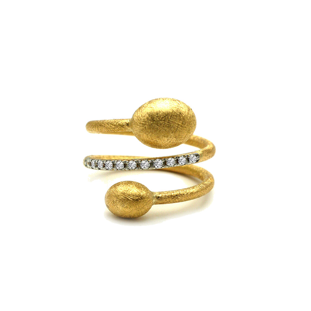 An ode to the kind of elegance that forces the rules and rewrites shapes and details with sophistication. A shiny diamond rivière embracing a 18kt yellow gold spiral, in a sinuous and sparkling dance. Made with 4.14 grams of 18k gold and .15 carats of diamonds.
Yellow Gold Spiral Dancing Ring with Diamonds