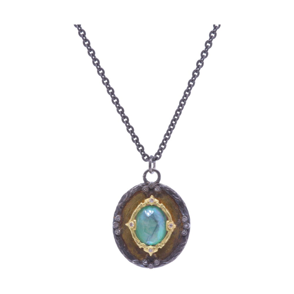This Old World Collection necklace by Armenta features a faceted triplet stone made of : Emerald, White Mother Of Pearl, and White Quartz. Displayed in yellow gold with white diamonds, this is perfect for everyday wear! Shield Necklace