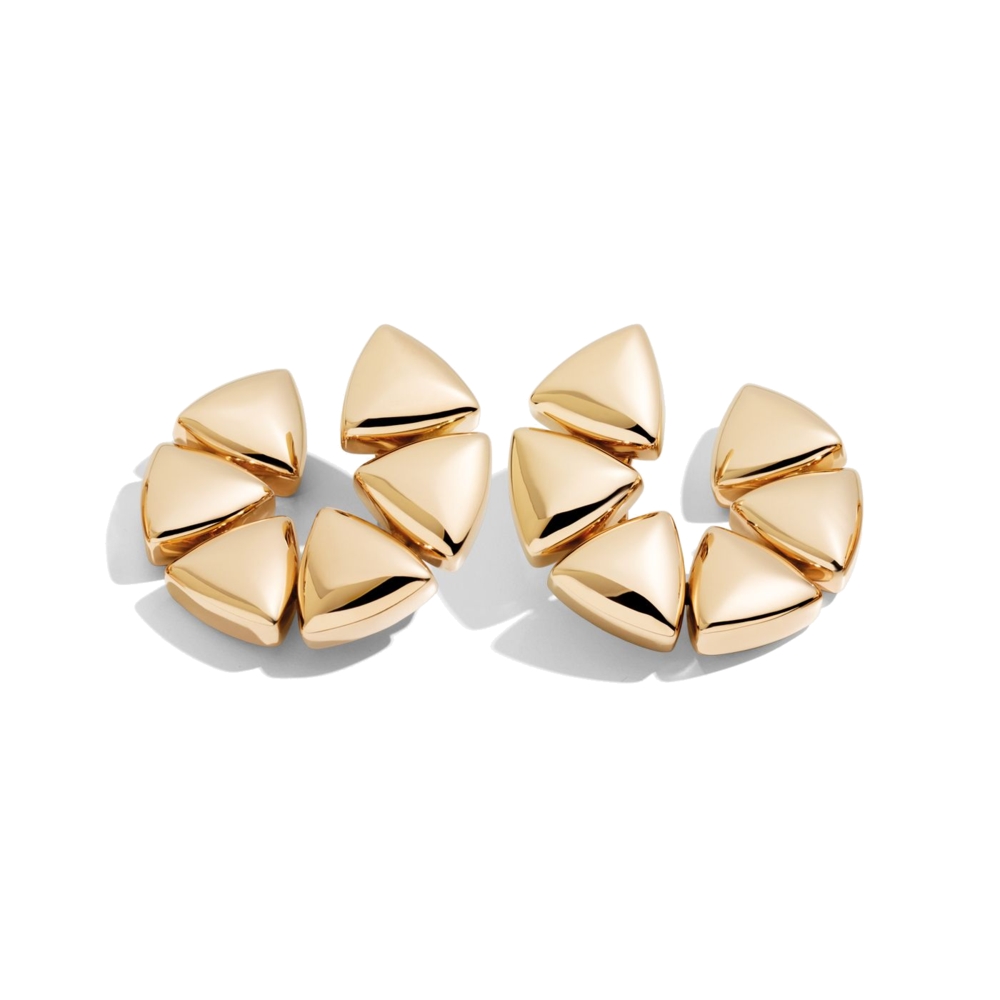 Earclips in 18K rose gold. Available also in white gold not rhodium plated.
Product SKU: 0N1462B 100
The Freccia earclips feature a rounded, compact shape with a series of triangular elements sculpted in warm rose gold. 18k Rose Gold Clip-On Freccia Earrings