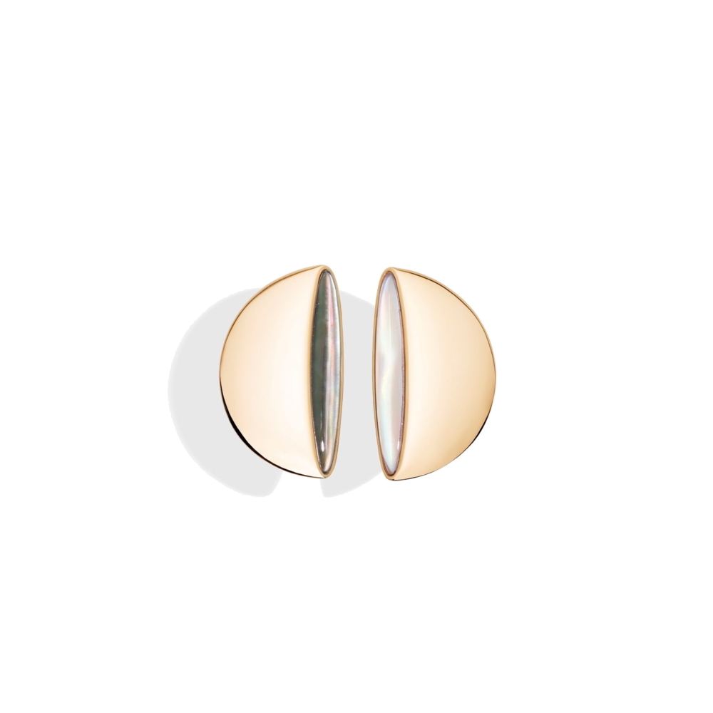 Vhernier’s passion for clean, understated lines and love for unconventionality are clear in this version of the Eclisse. These clip-n earrings have a 18k rose gold base, one with white mother-of-pearl and rock crystal and the other with grey mother-of-pearl and rock crystal. 18k Rose Gold Clip-On Eclisse Earrings