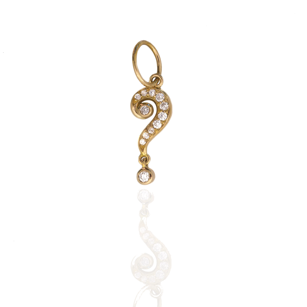 This questionably cute 18k yellow gold pendant charm is set with 12 diamonds making this the answer your looking for!
DIA weight : .16cts Petite Q Pendant 18k