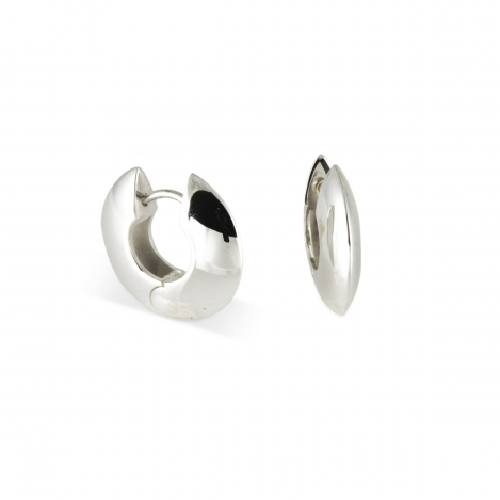 In 1989 Zina Sterling Silver moved into our Beverly Hills headquarters that accommodates our workshop as well as Zina 'The Store'. The store is a showcase for all that is 'today' in fine design in jewelry, gift ware, Judaica, frames and whatever Zina thinks is new and exciting that crosses her path. Zina is a destination for people seeking the finest in design . Zina is at the pulse of what is 'happening' Loop Snap Hoop Earrings