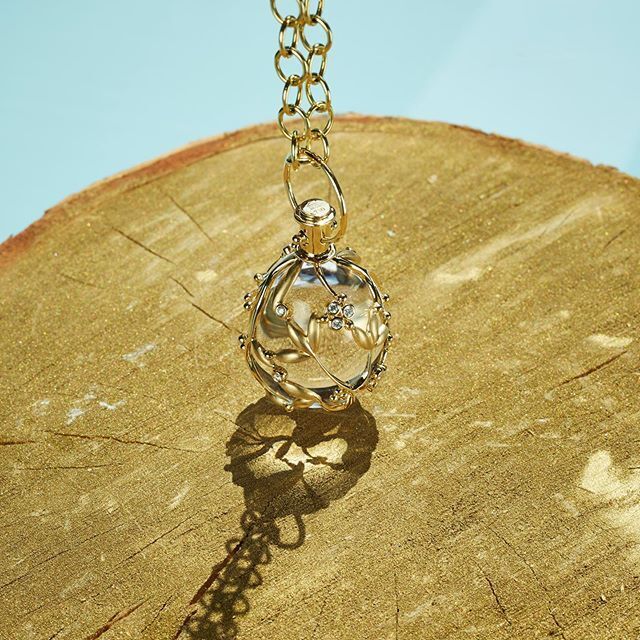 Image 2 for 18k Vine Pendant - Medium